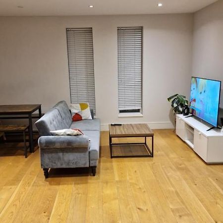 London City Apartment Ealing Bagian luar foto