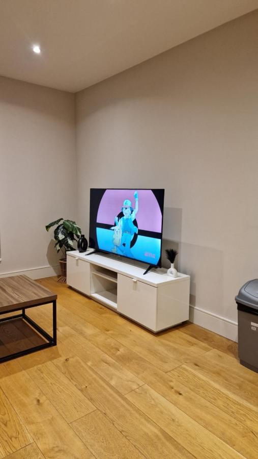 London City Apartment Ealing Bagian luar foto