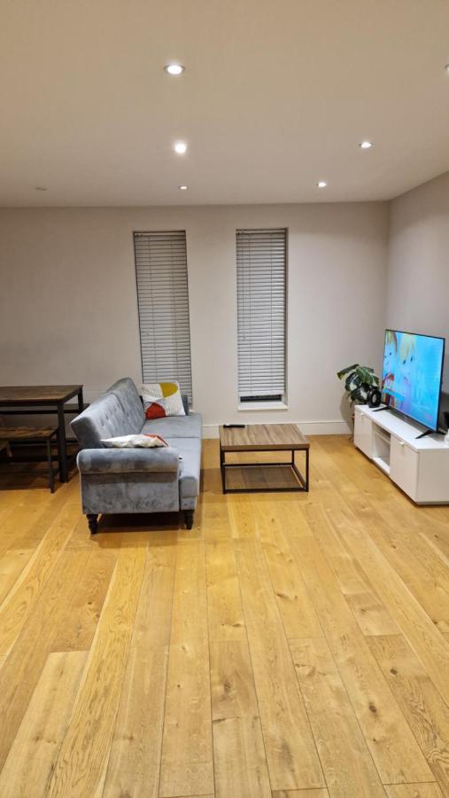 London City Apartment Ealing Bagian luar foto