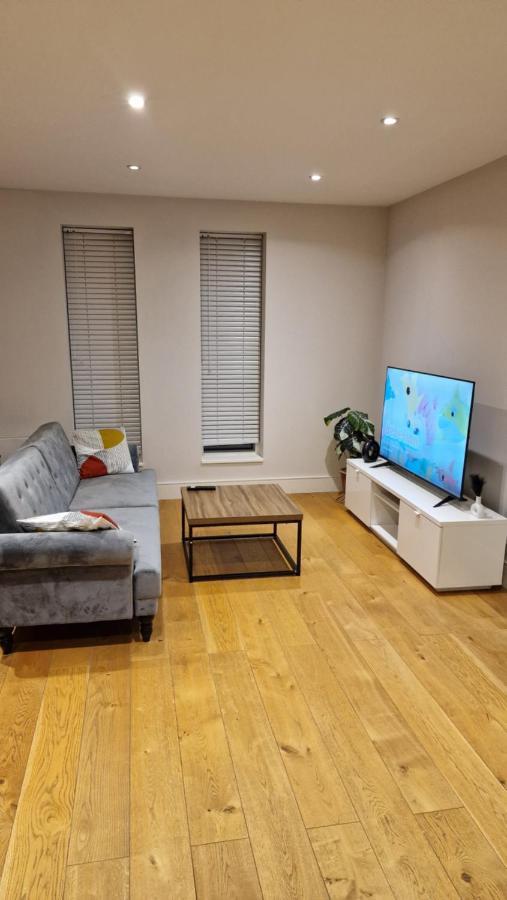 London City Apartment Ealing Bagian luar foto
