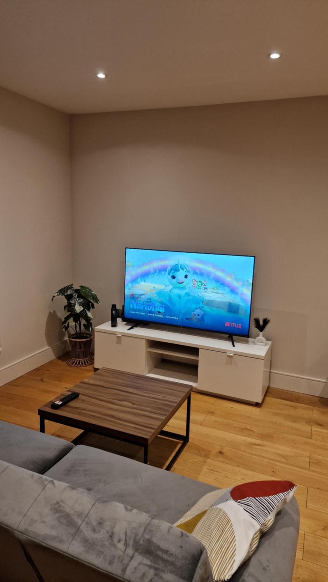 London City Apartment Ealing Bagian luar foto